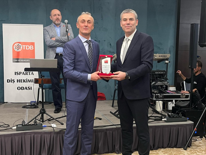 PLAKET İLE ÖDÜLLENDİRİLDİLER